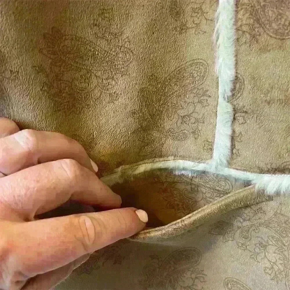 Cozy Vintage County Clothing Women's Brown/Cream Vest L Faux Shearling Fur - Picture 6 of 9